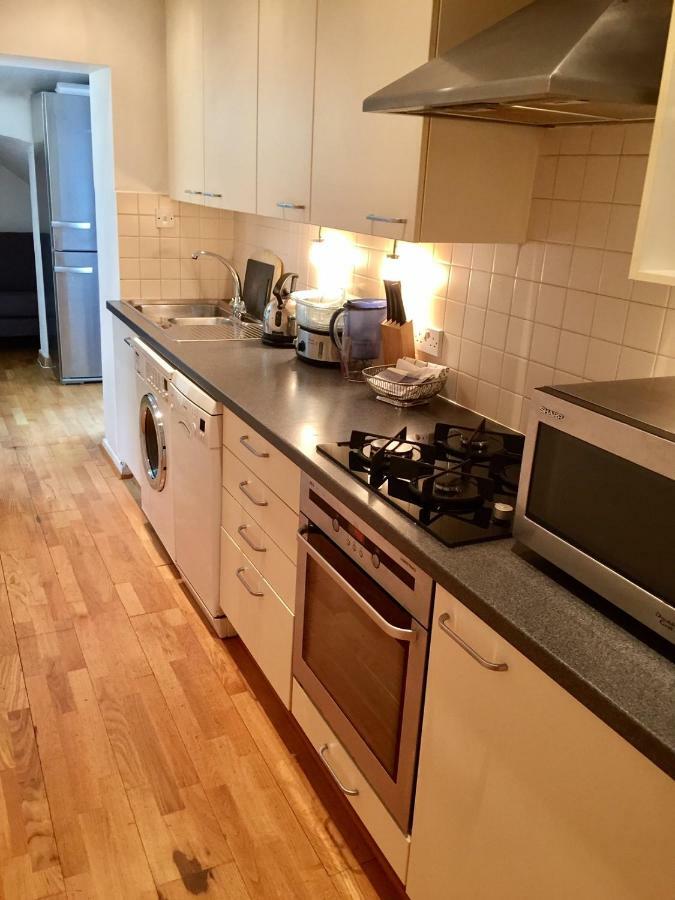 Stylish Apartment In Victoria Лондон Экстерьер фото