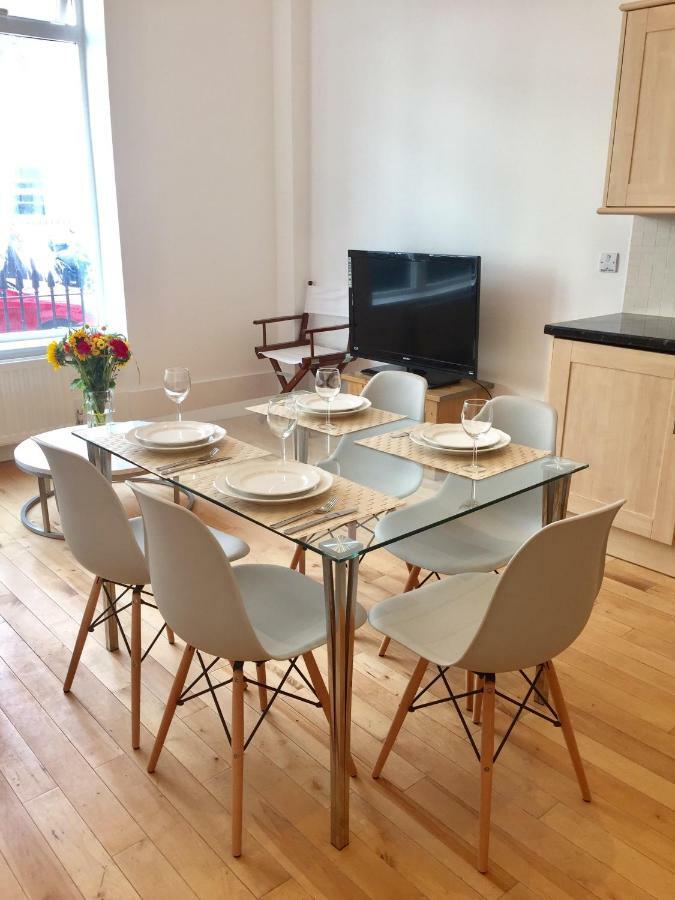 Stylish Apartment In Victoria Лондон Экстерьер фото