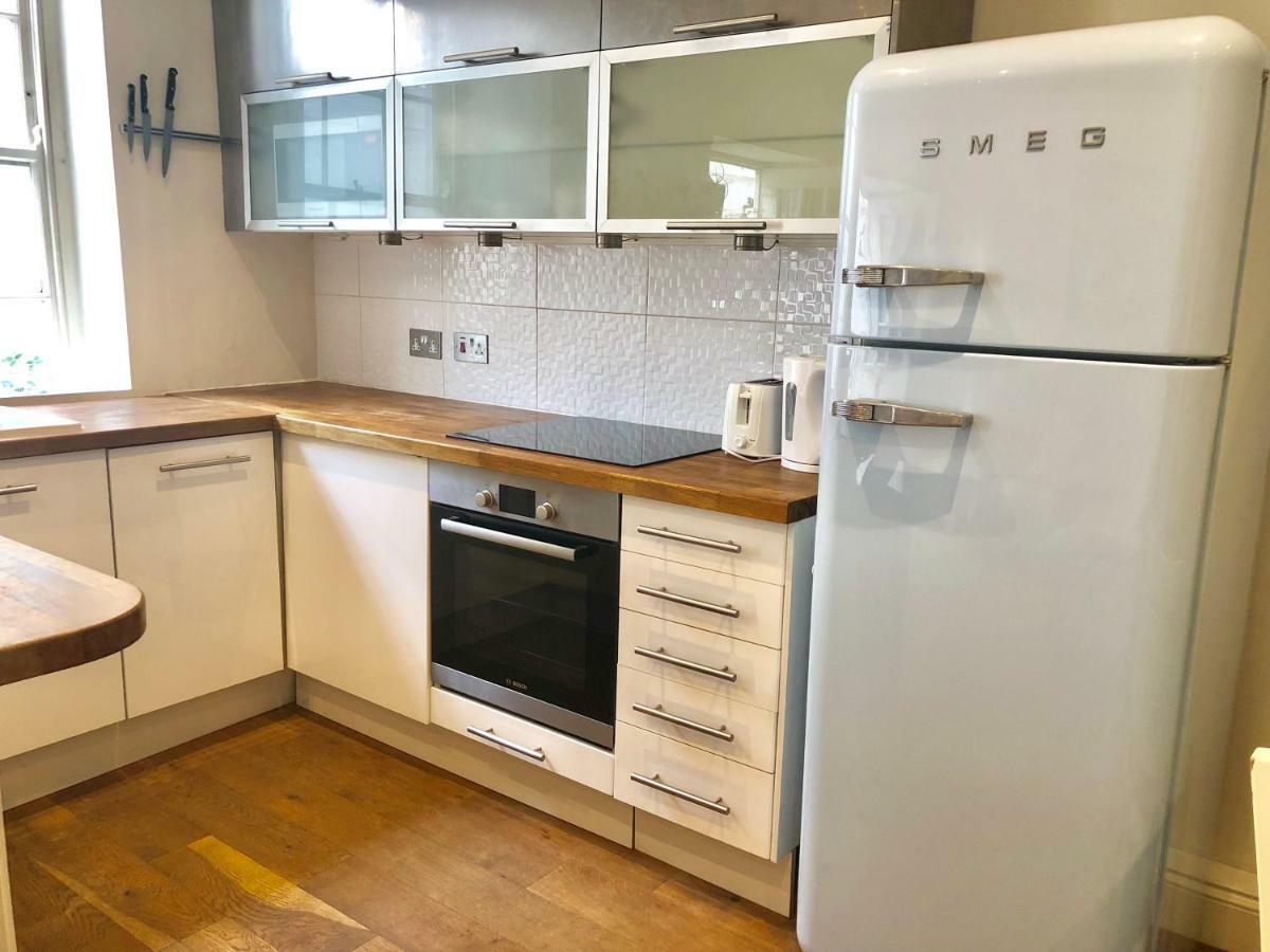 Stylish Apartment In Victoria Лондон Экстерьер фото